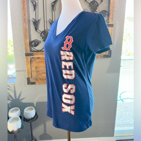 ⚾️❤️Cute Metallic 2018 Boston Red Sox V-Neck Tee - Navy, Red, Silver -Medium❤️⚾️ - Picture 4 of 10